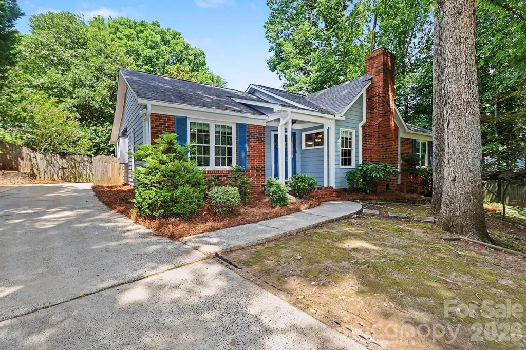 8207 White Horse Lane Charlotte NC 28270