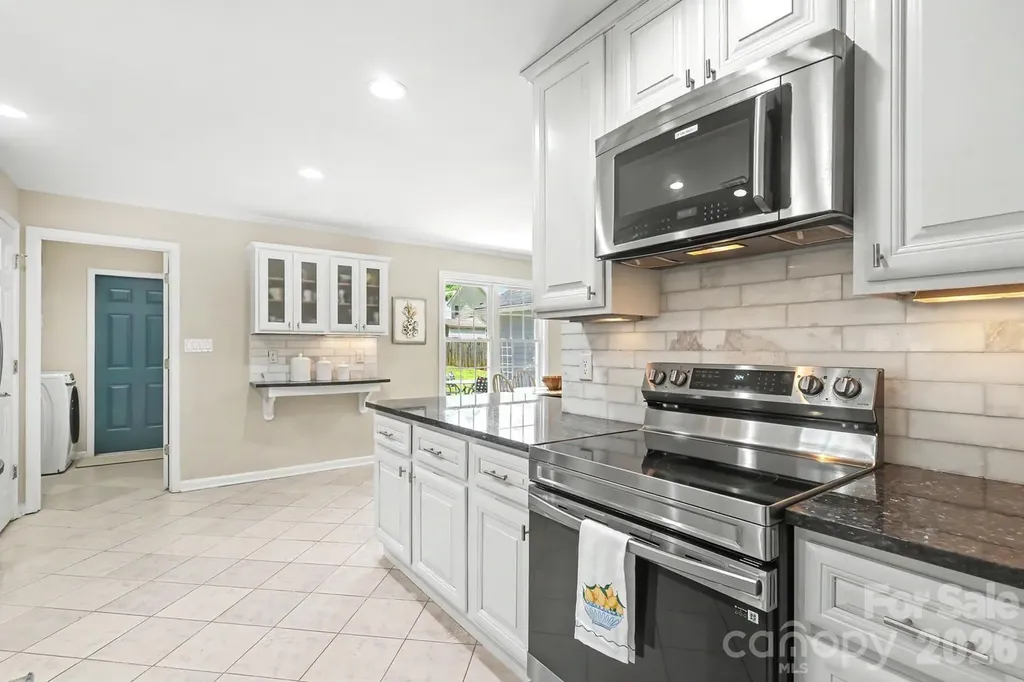 8207 White Horse Lane Charlotte NC 28270