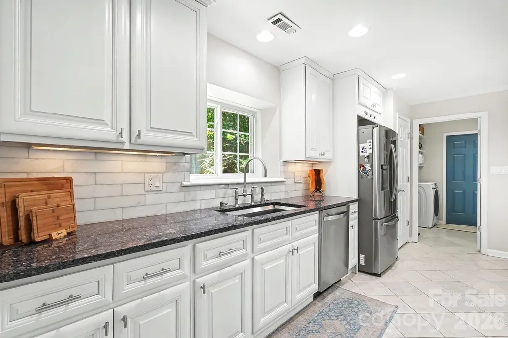 8207 White Horse Lane Charlotte NC 28270