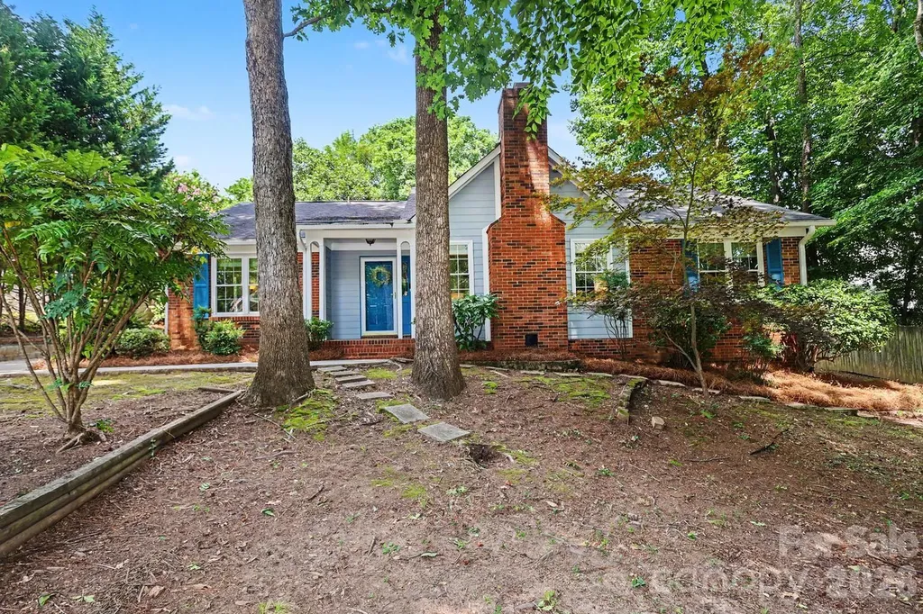 8207 White Horse Lane Charlotte NC 28270