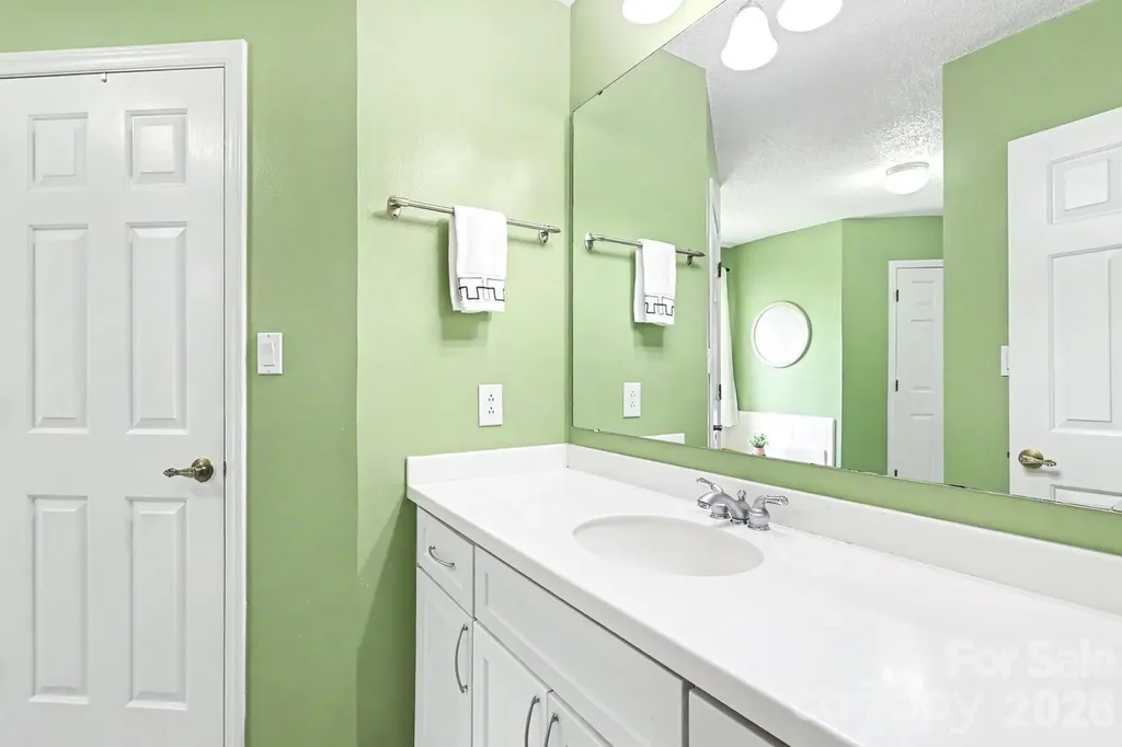 8207 White Horse Lane Charlotte NC 28270