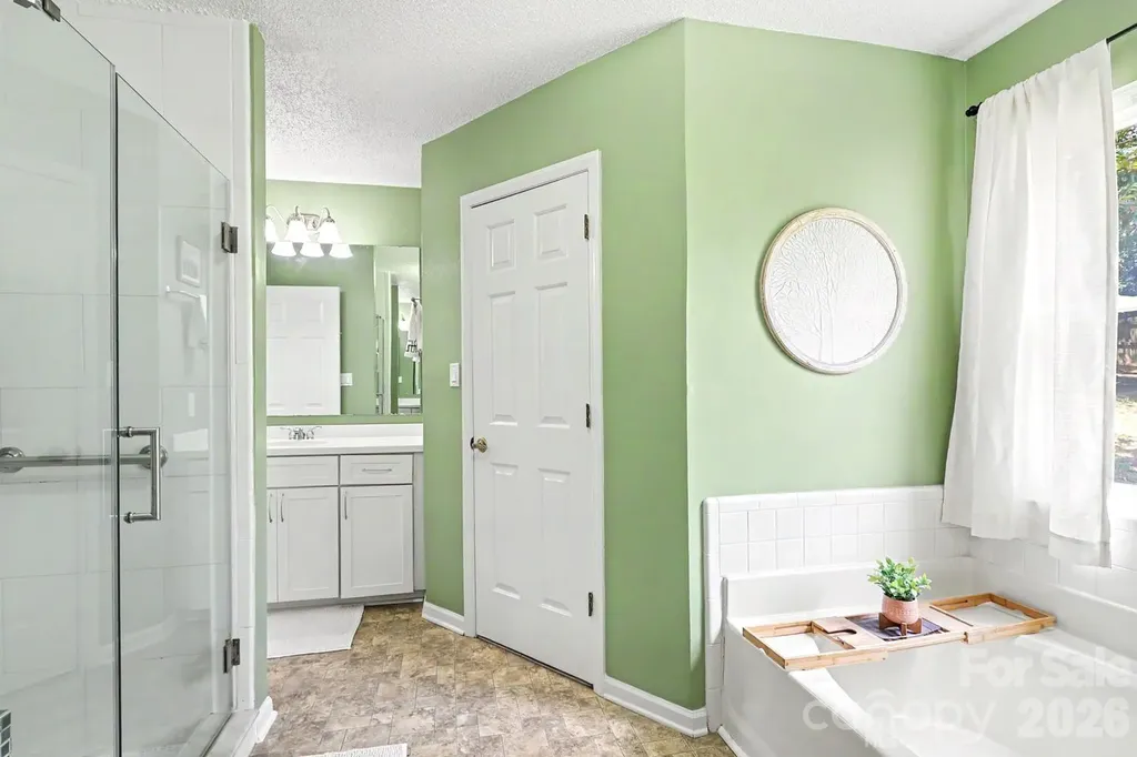 8207 White Horse Lane Charlotte NC 28270