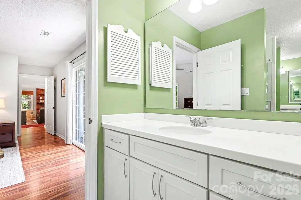 8207 White Horse Lane Charlotte NC 28270
