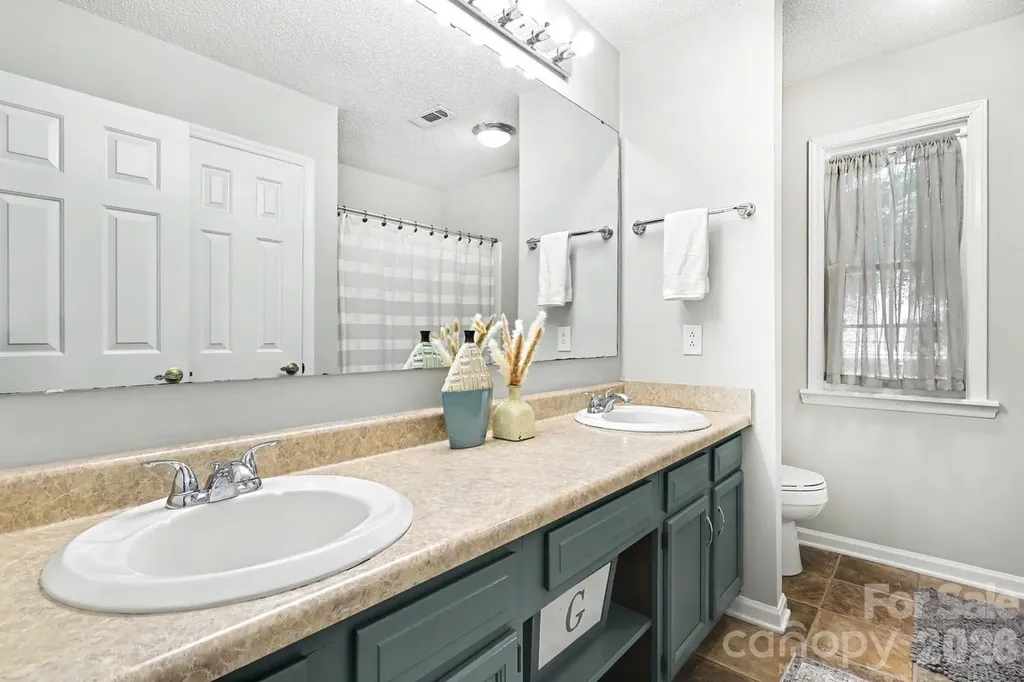 8207 White Horse Lane Charlotte NC 28270