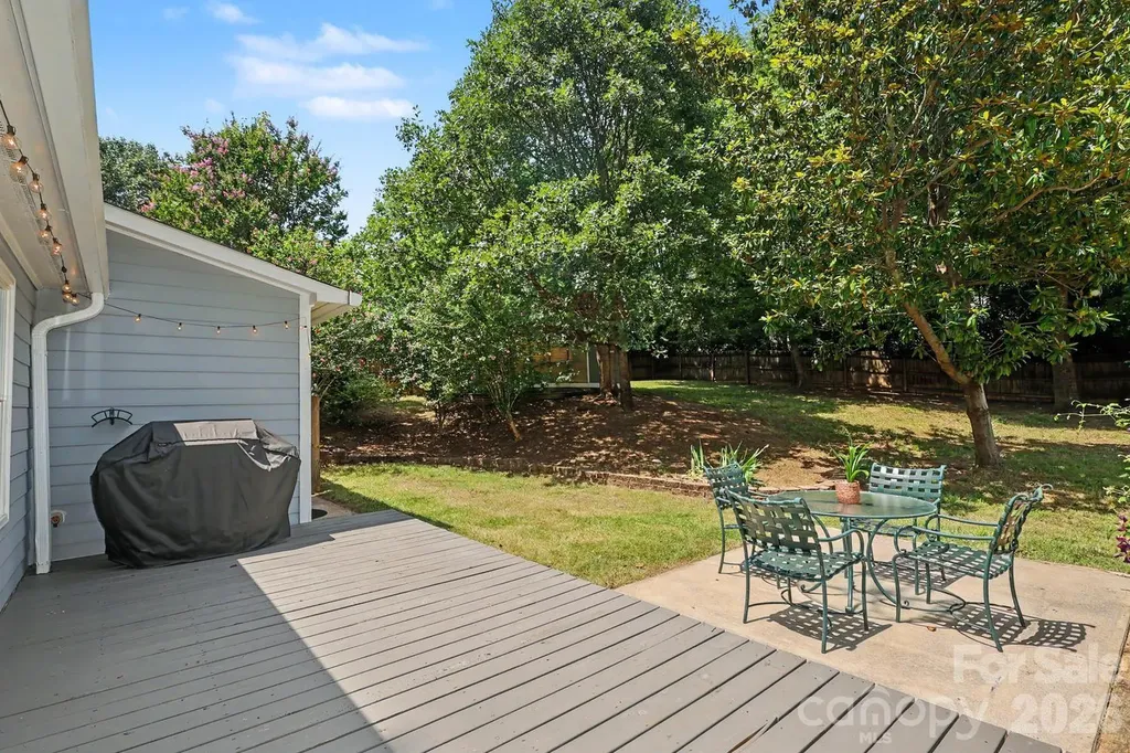 8207 White Horse Lane Charlotte NC 28270