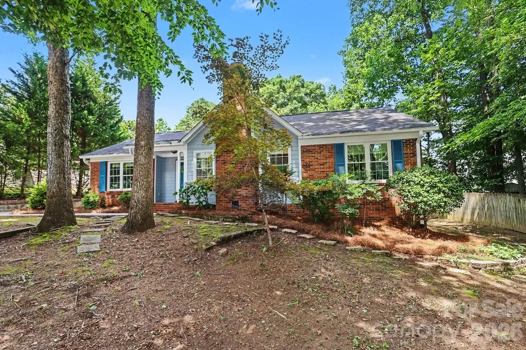 8207 White Horse Lane Charlotte NC 28270
