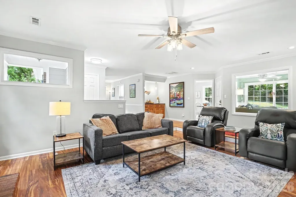 8207 White Horse Lane Charlotte NC 28270