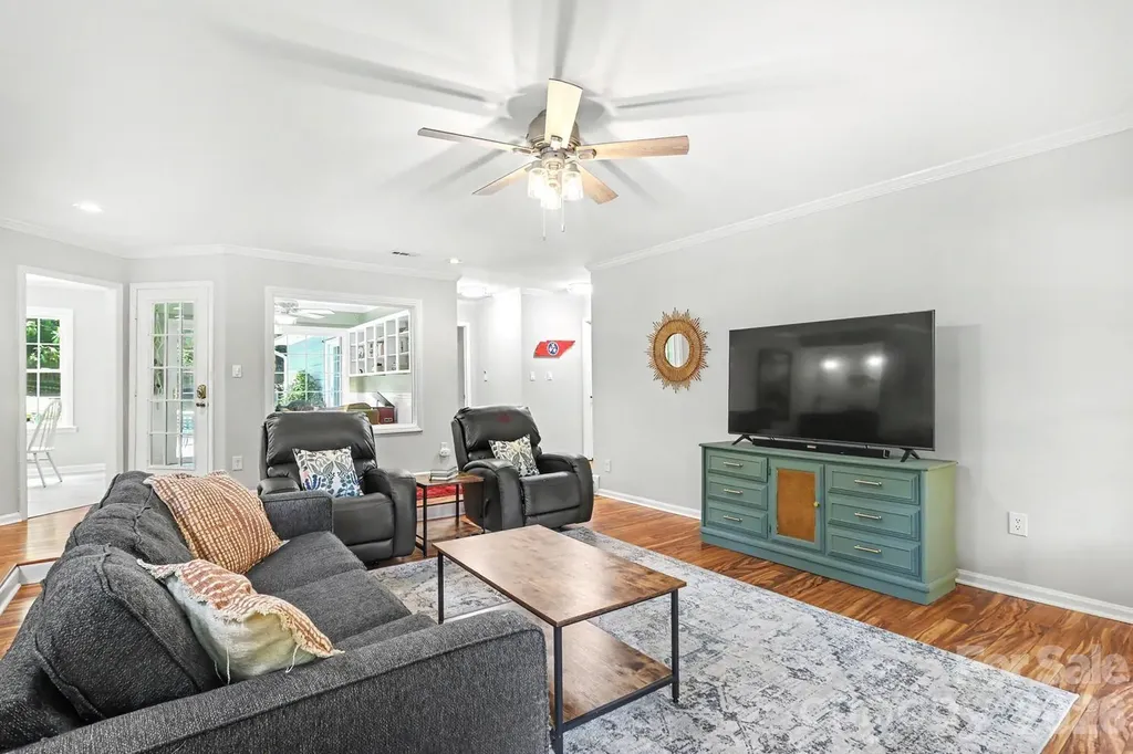 8207 White Horse Lane Charlotte NC 28270