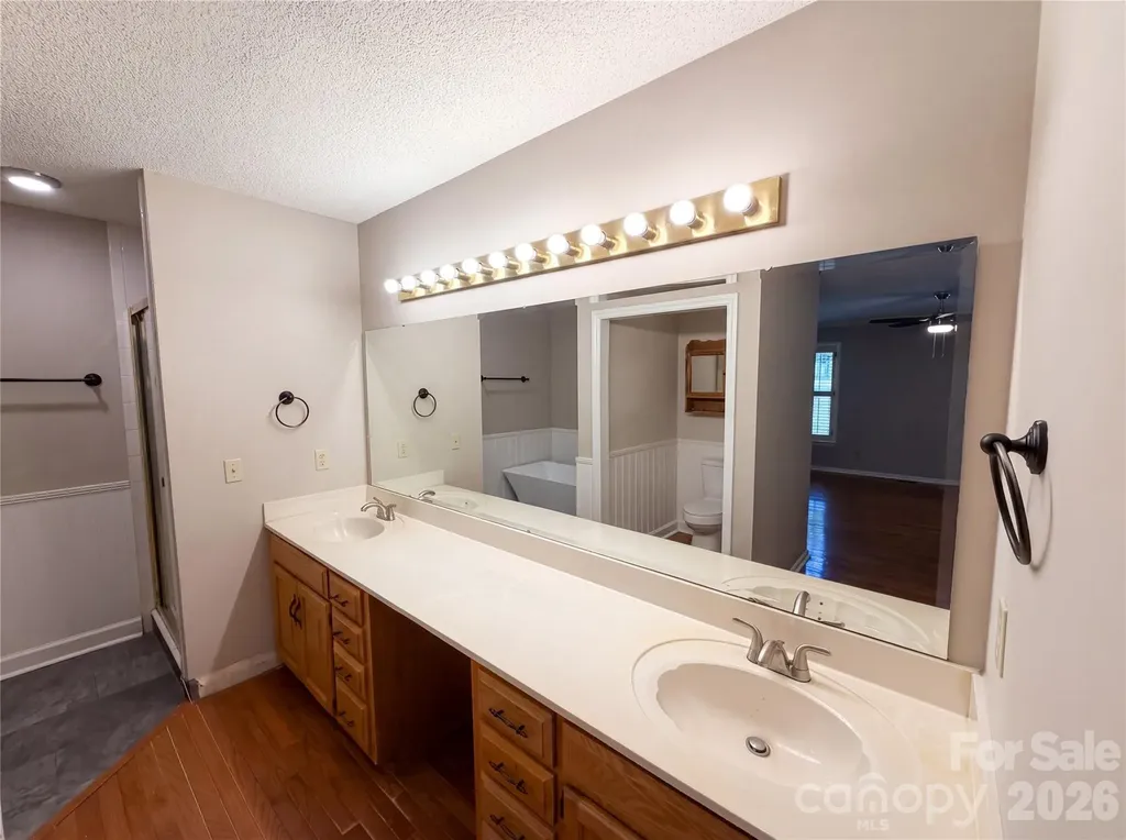8400 Chestnut Oak Court Harrisburg NC 28075