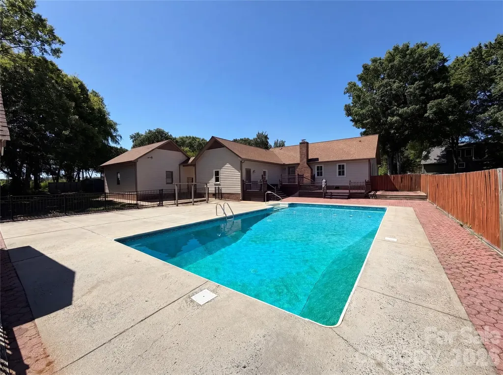 8400 Chestnut Oak Court Harrisburg NC 28075