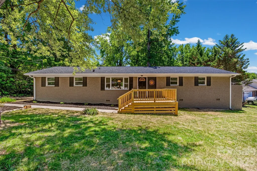 2111 Shalimar Drive Charlotte NC 28216