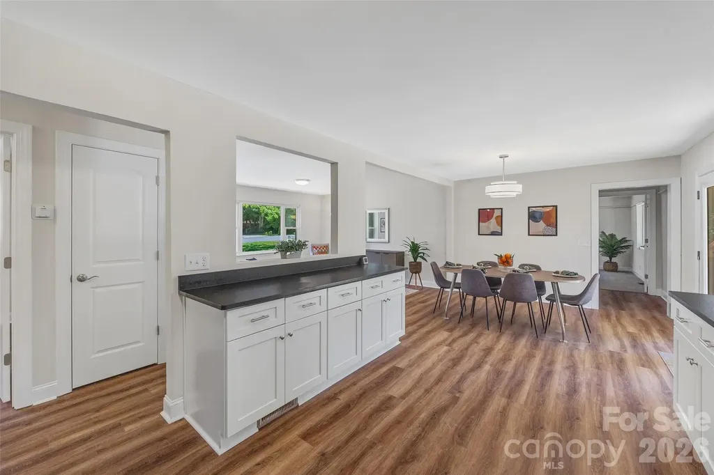 2111 Shalimar Drive Charlotte NC 28216