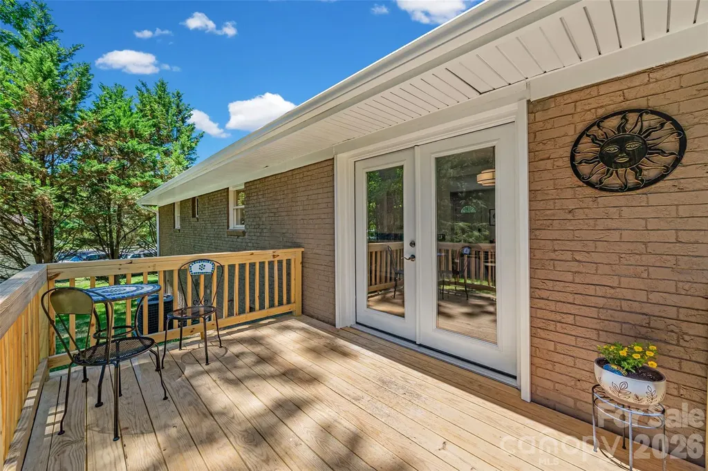 2111 Shalimar Drive Charlotte NC 28216