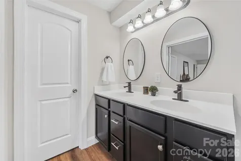2111 Shalimar Drive Charlotte NC 28216