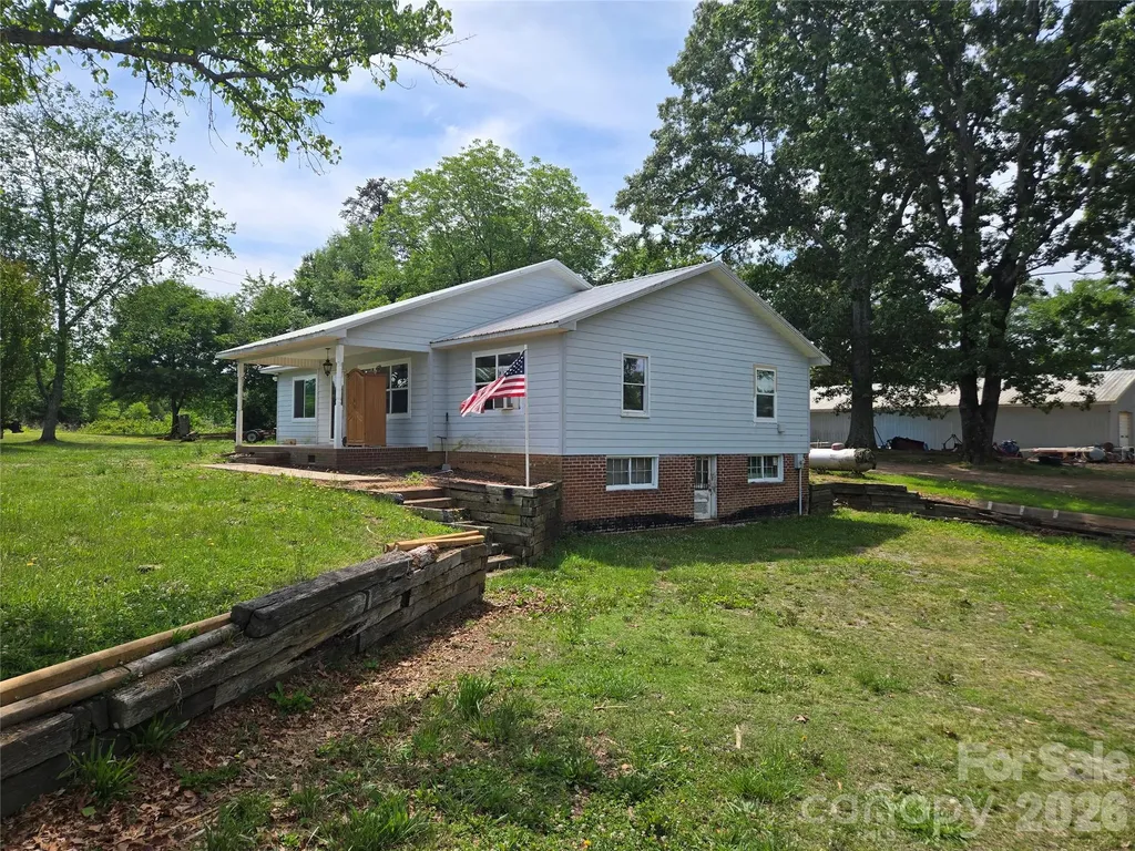 1127 N Mountain Street Blacksburg SC 29702