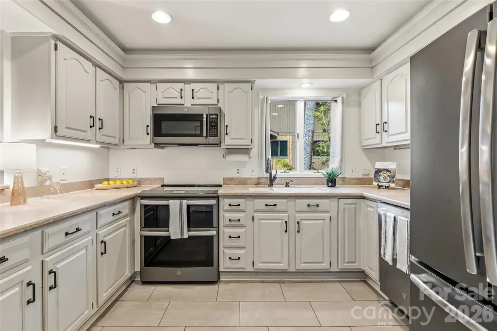 205 N Scarlet Oak Lane Hendersonville NC 28791