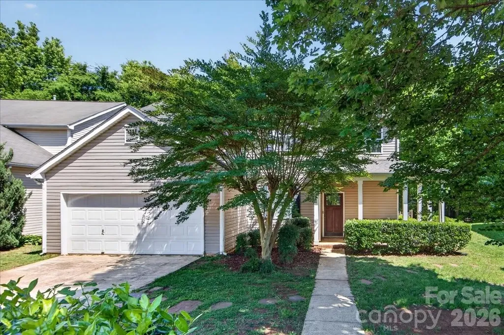 9200 Royal Highlands Court Charlotte NC 28277