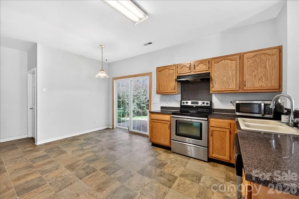9200 Royal Highlands Court Charlotte NC 28277