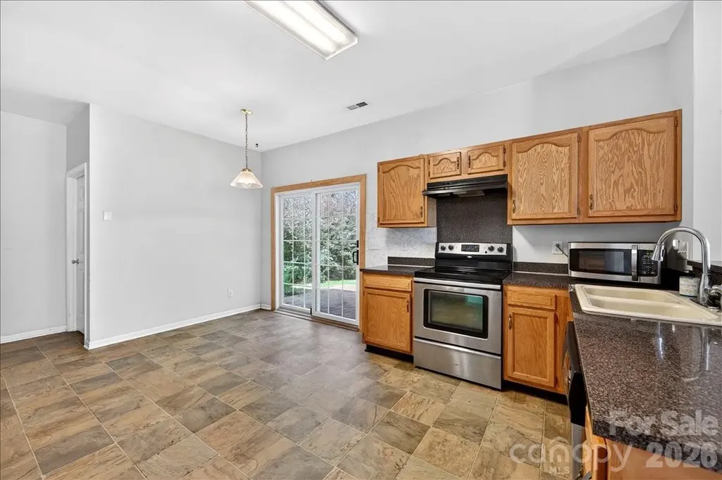 9200 Royal Highlands Court Charlotte NC 28277