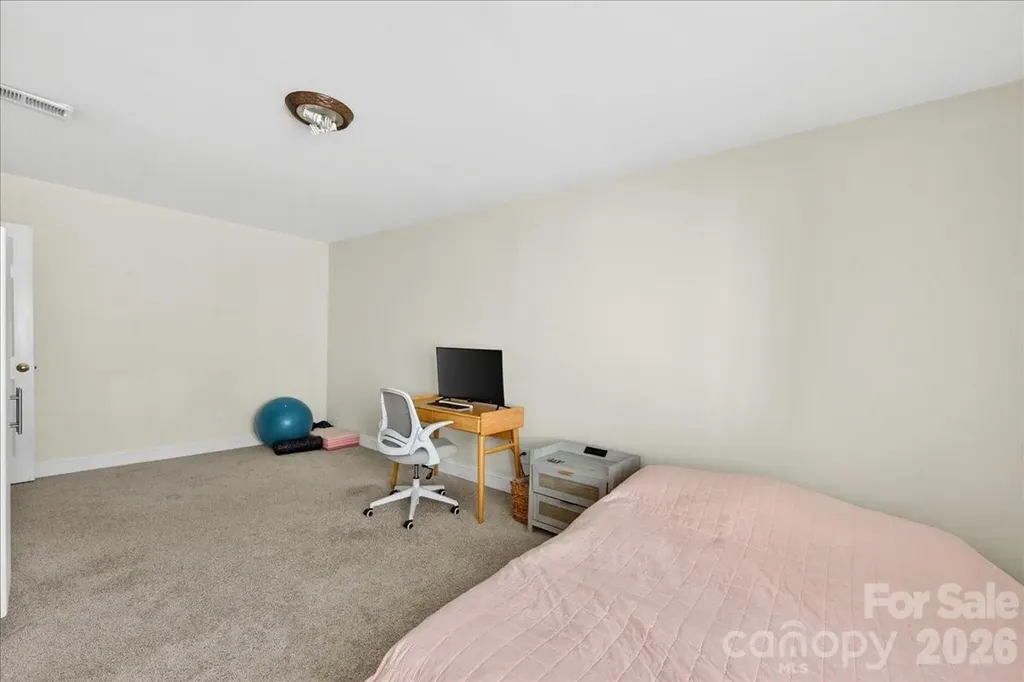 9200 Royal Highlands Court Charlotte NC 28277