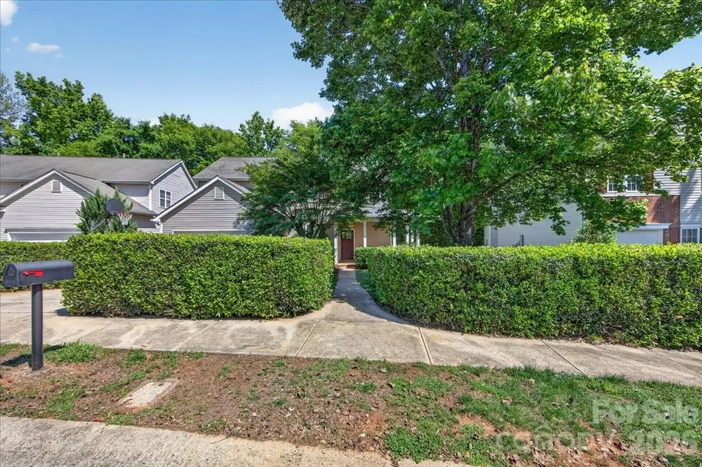 9200 Royal Highlands Court Charlotte NC 28277