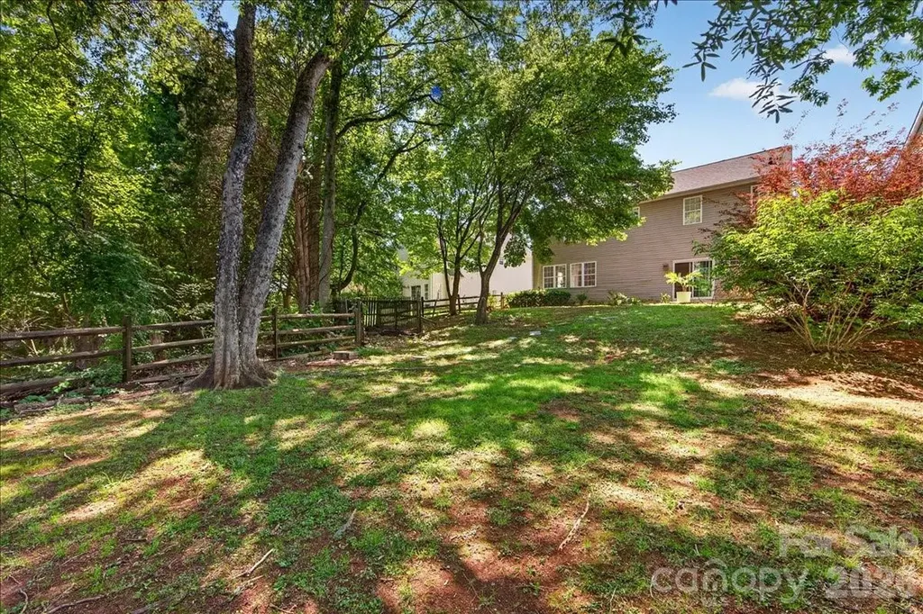 9200 Royal Highlands Court Charlotte NC 28277
