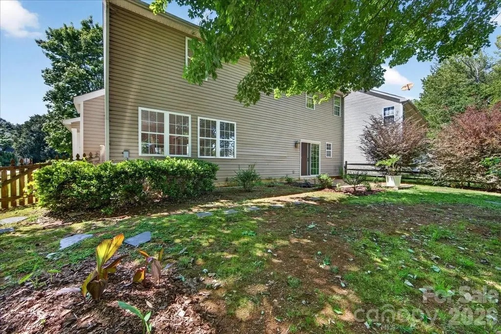 9200 Royal Highlands Court Charlotte NC 28277
