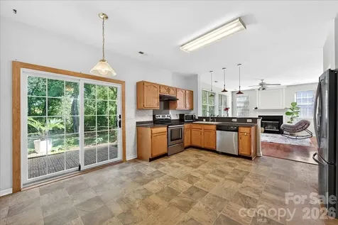 9200 Royal Highlands Court Charlotte NC 28277