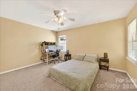 9200 Royal Highlands Court Charlotte NC 28277