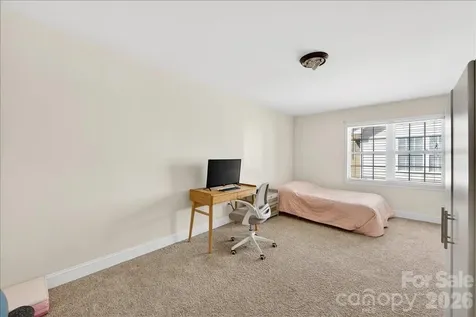 9200 Royal Highlands Court Charlotte NC 28277