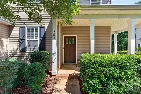 9200 Royal Highlands Court Charlotte NC 28277