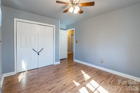 4205 Lake Shore Road S Denver NC 28037
