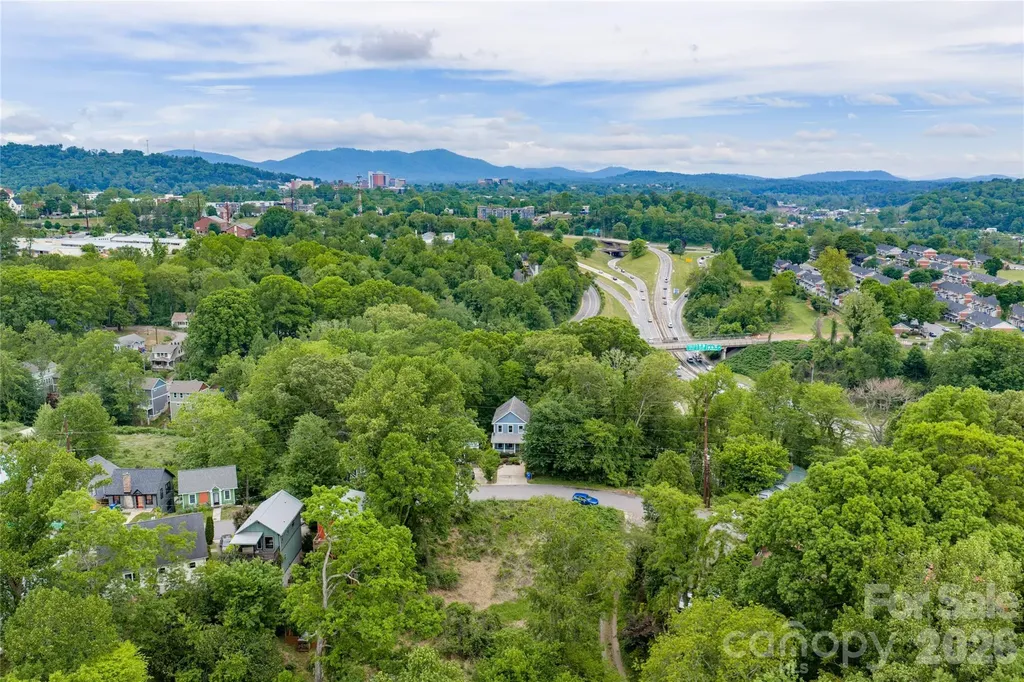221 Courtland Place Asheville NC 28801