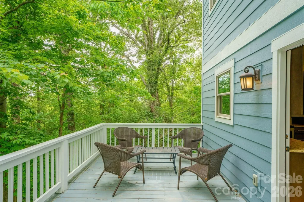 221 Courtland Place Asheville NC 28801