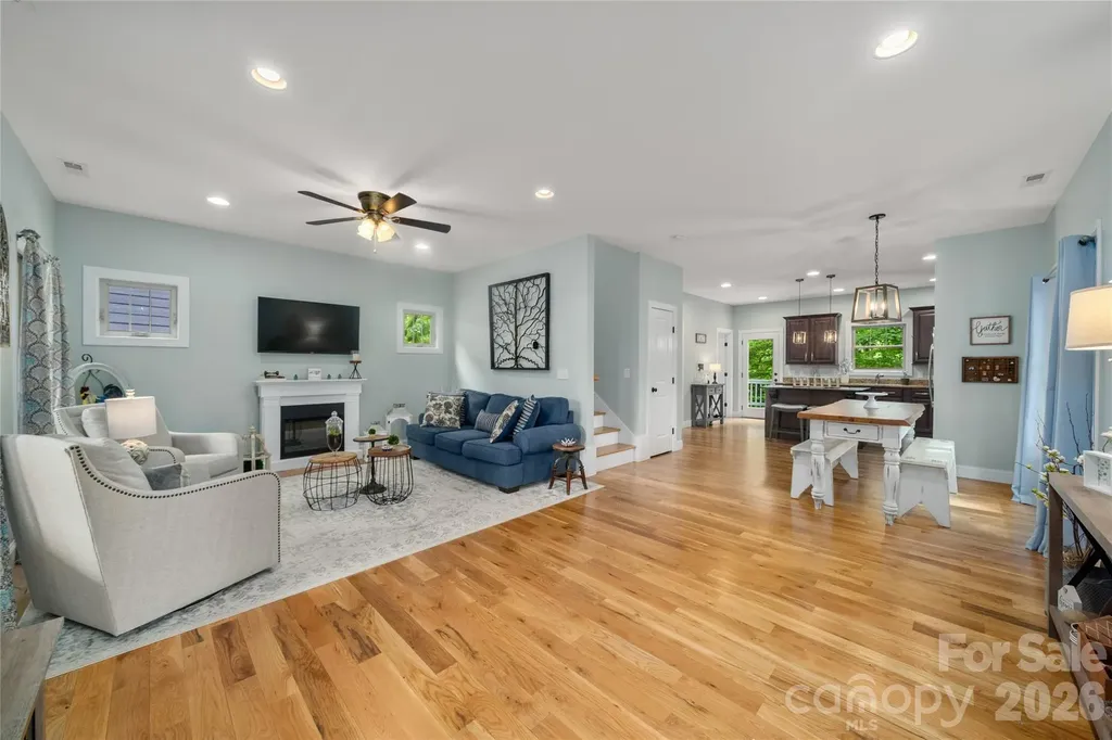 221 Courtland Place Asheville NC 28801