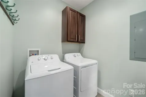 221 Courtland Place Asheville NC 28801