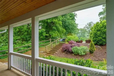 221 Courtland Place Asheville NC 28801