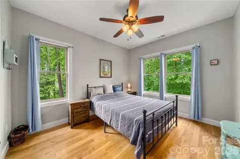 221 Courtland Place Asheville NC 28801