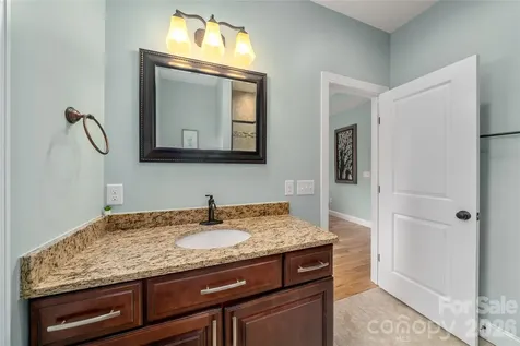221 Courtland Place Asheville NC 28801