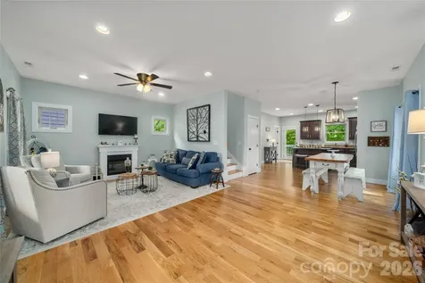 221 Courtland Place Asheville NC 28801
