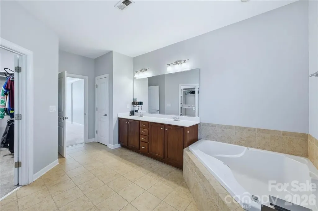 1825 Laveta Road Charlotte NC 28269