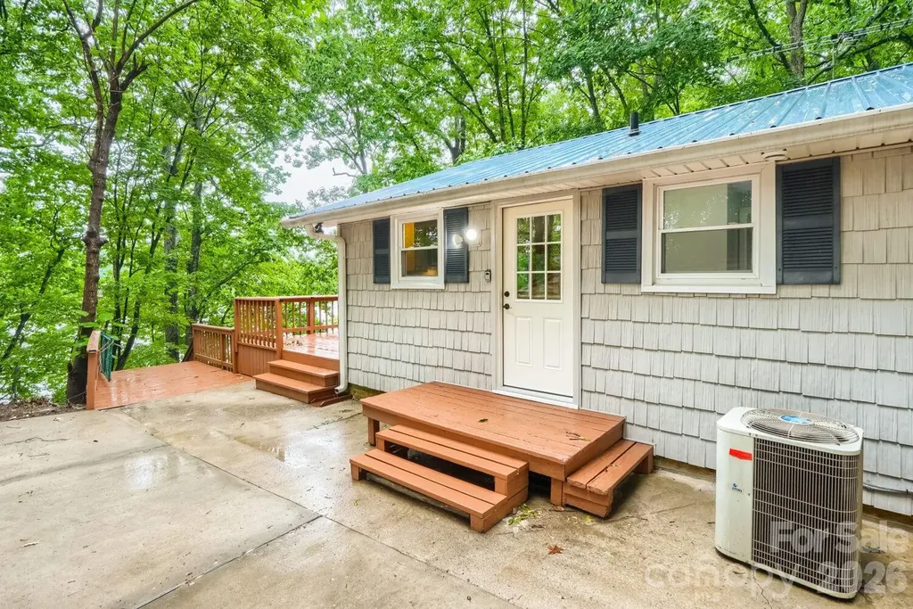 42640 Moonshine Drive New London NC 28127