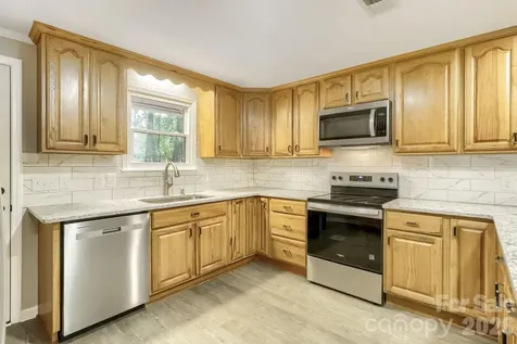 42640 Moonshine Drive New London NC 28127