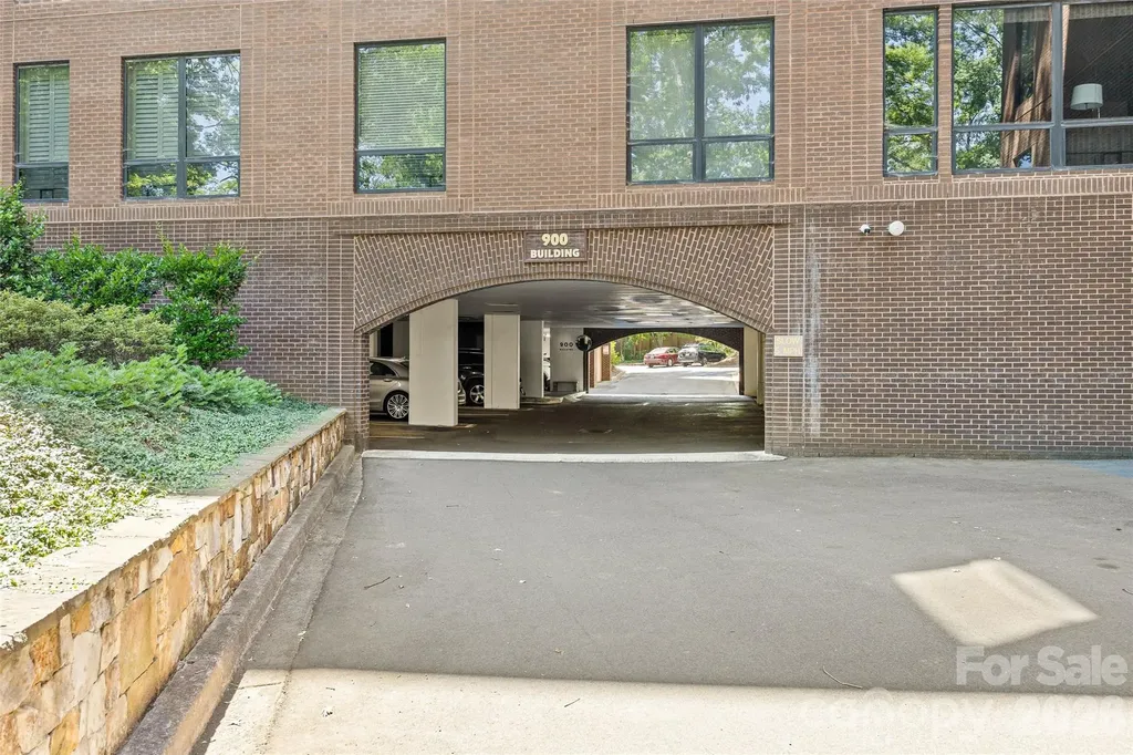 922 Cherokee Road Charlotte NC 28207