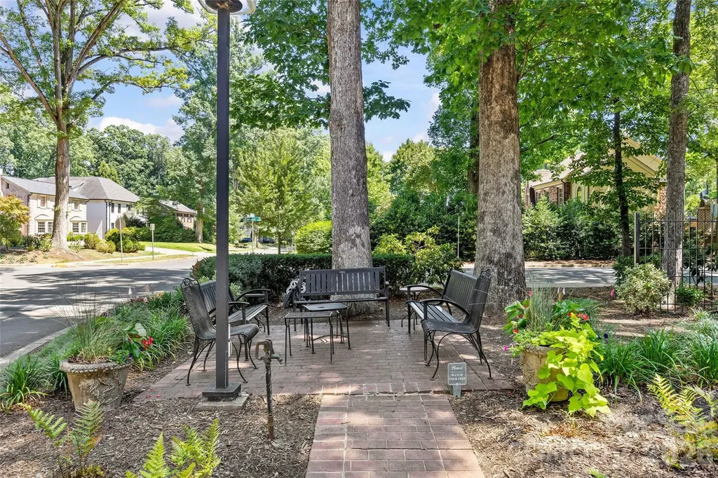 922 Cherokee Road Charlotte NC 28207