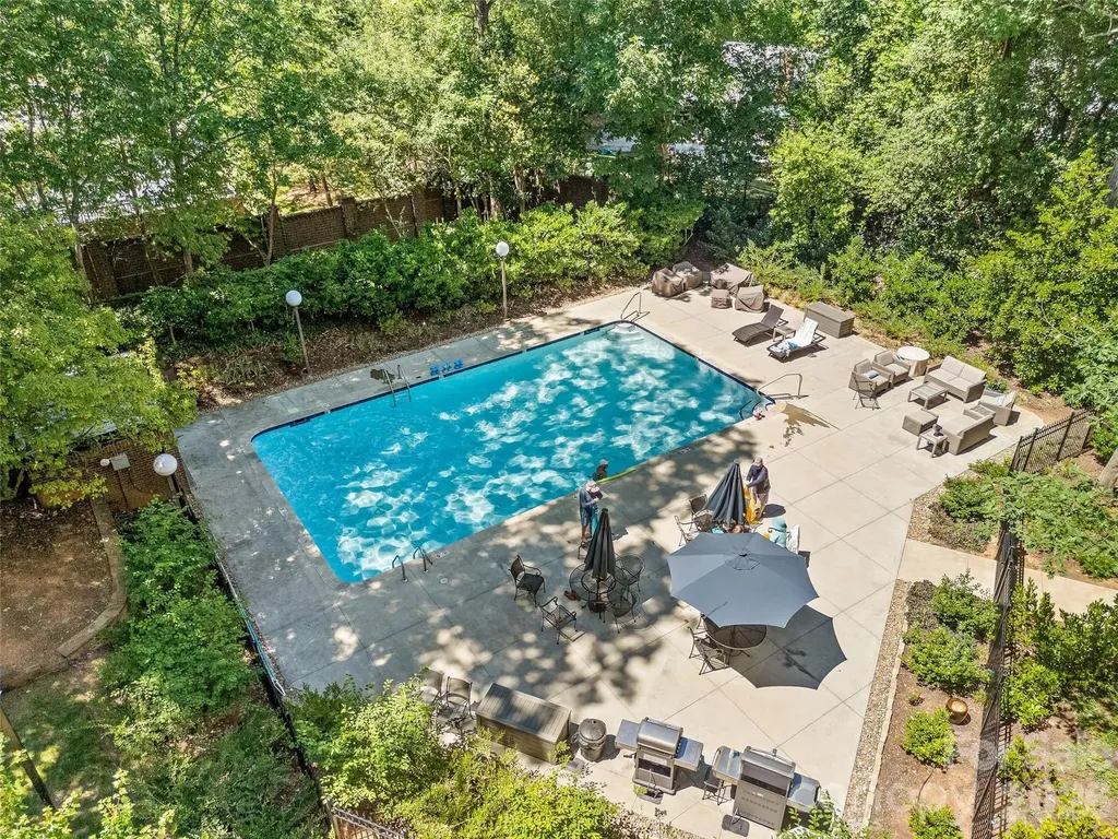 922 Cherokee Road Charlotte NC 28207
