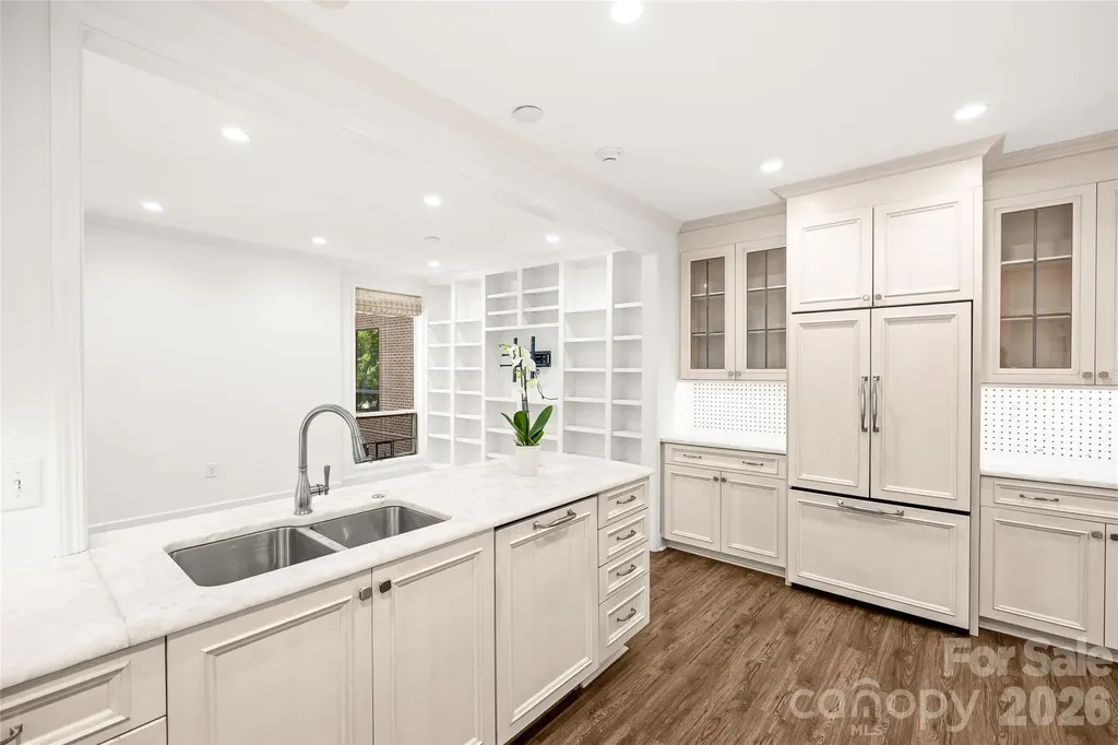 922 Cherokee Road Charlotte NC 28207