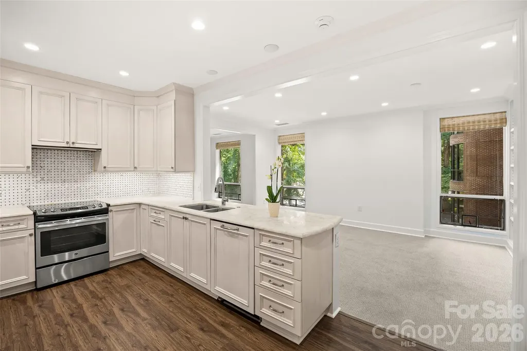 922 Cherokee Road Charlotte NC 28207