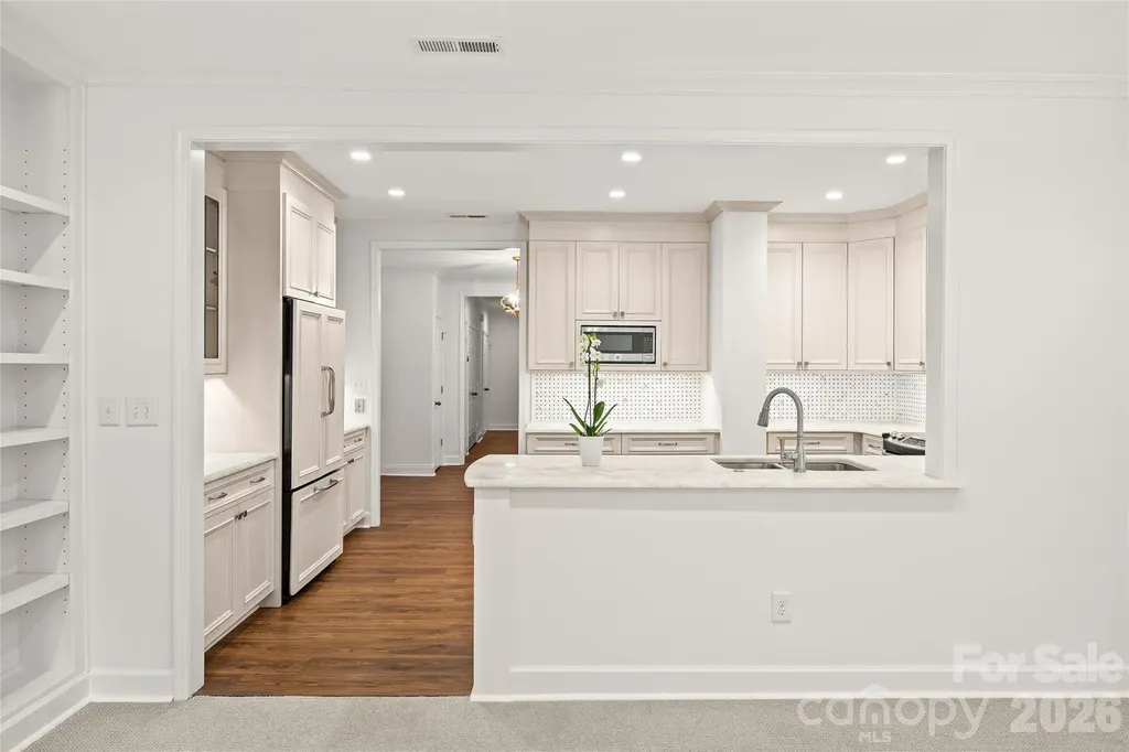 922 Cherokee Road Charlotte NC 28207