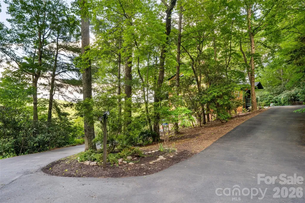162 Merrills Chase Road Asheville NC 28803